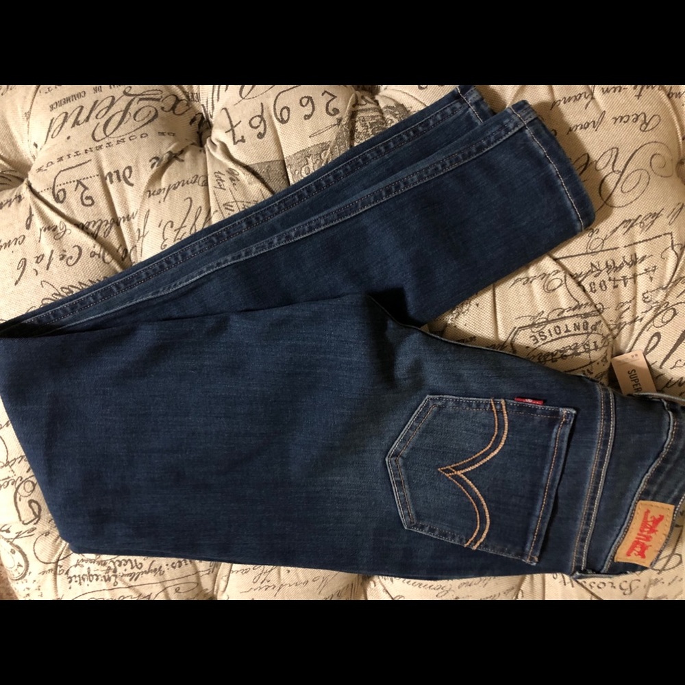 Levi 535 Super Skinny Ultra Low Rise jeans